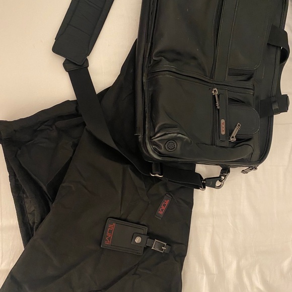 TUMI Leather Expandable Laptop Brief - Picture 6 of 7